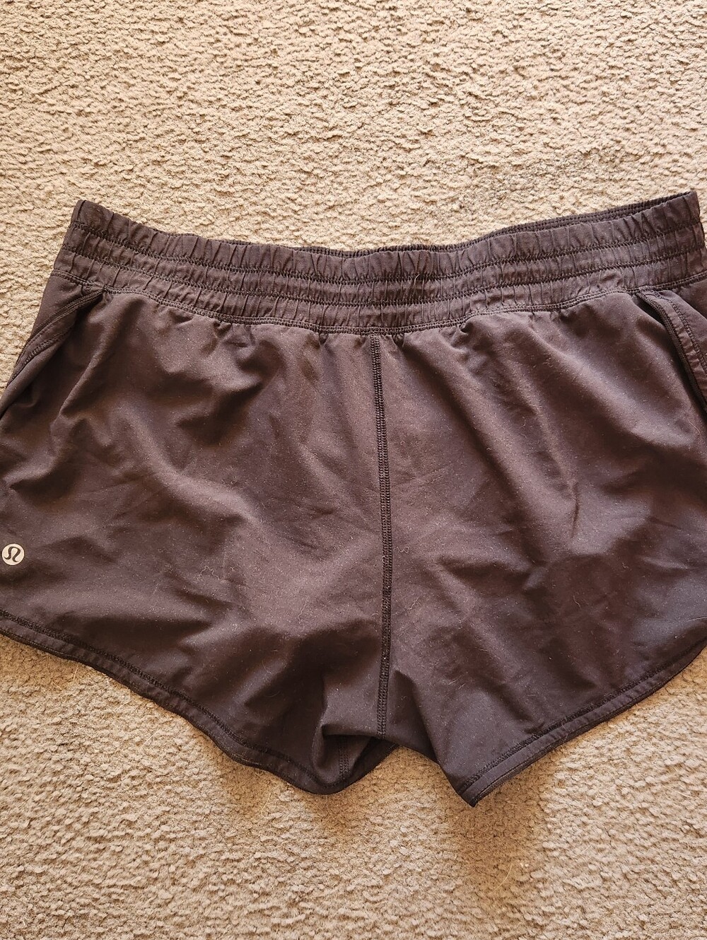 LULULEMON Women's Hotty Hot Shorts Size 10 Black Inside Pocket Gym Running